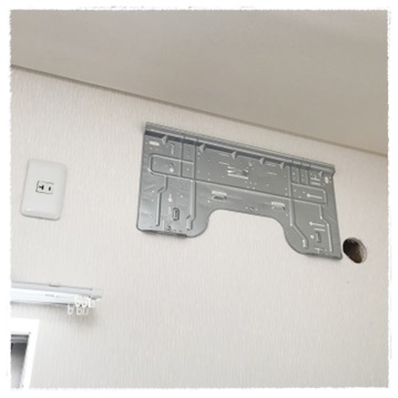取り外し後のエアコン